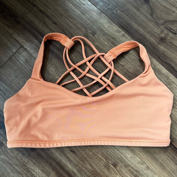 Very Well Loved Lululemon Free to Be Sports Bra - Picture 4 of 7